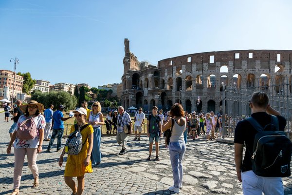 Location peugeot 5008 : louez un monospace pratique et fiable